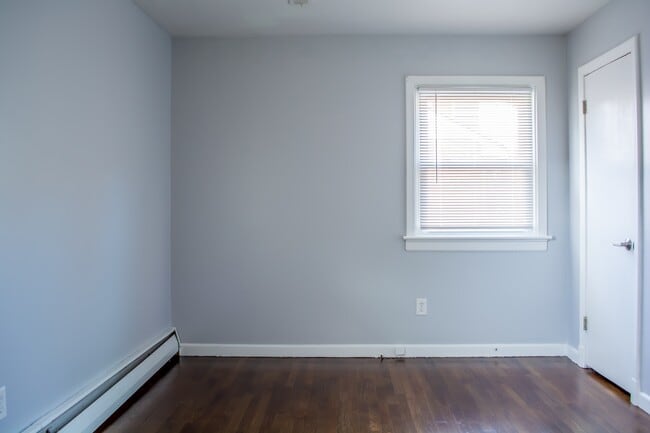 Building Photo - 409 Seabury Ave