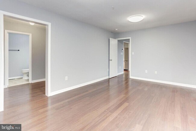 Building Photo - Spacious single family home with full basement