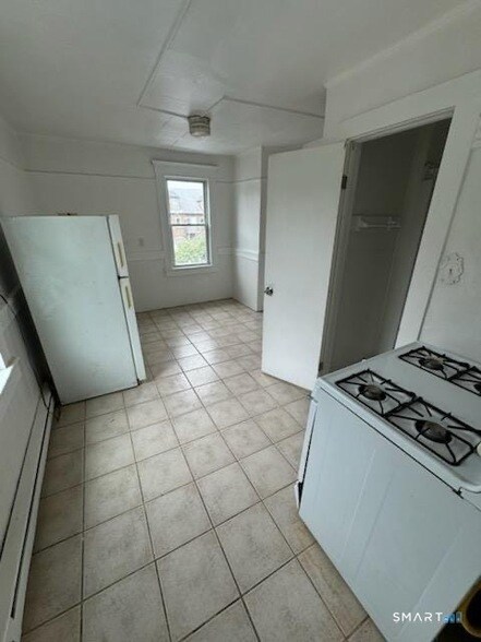 Building Photo - 229 Helen St