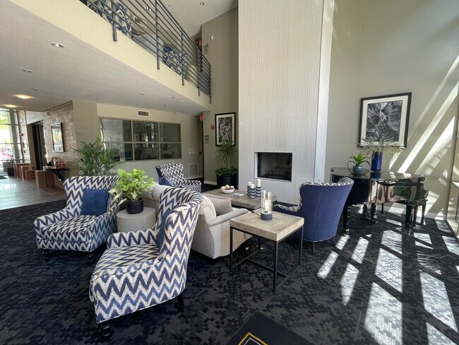 Building Photo - 1701 E Colter St