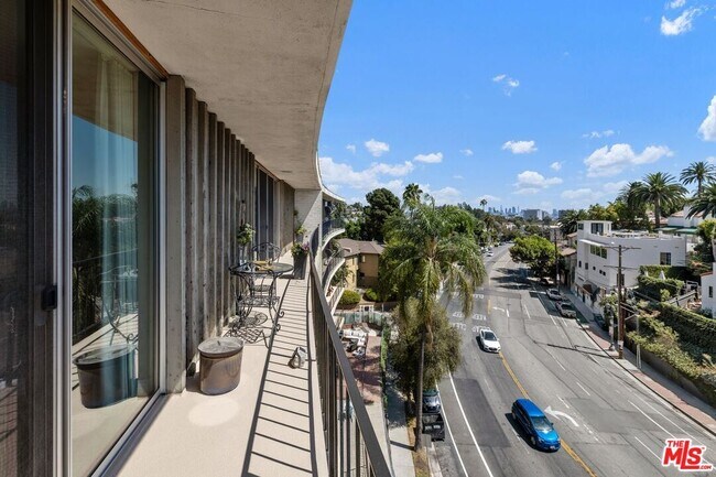 Building Photo - 2260 N Cahuenga Blvd