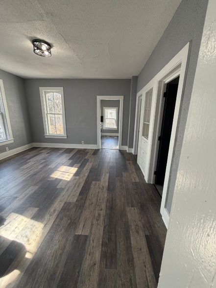 Building Photo - 1640 N Main St