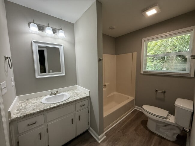 Building Photo - 1021 Sourwood Ct
