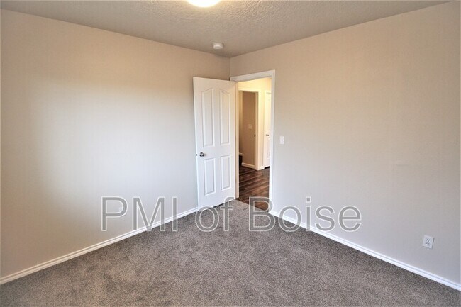 Building Photo - 6480 E Shellbrook Dr