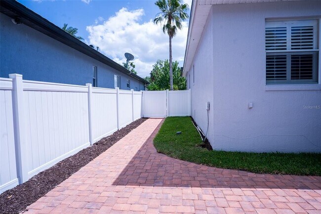 Building Photo - 2652 Queen Mary Pl