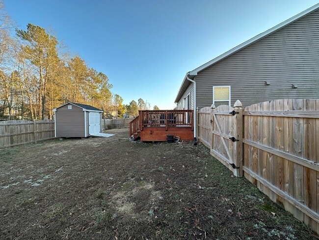 Building Photo - Like New 2018 Built First Floor 3 Bed/2 Ba...
