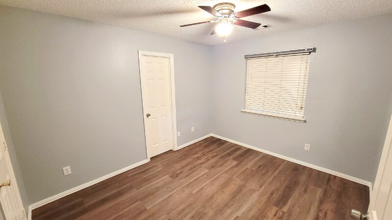 Building Photo - 2820 Golden Meadow Ave