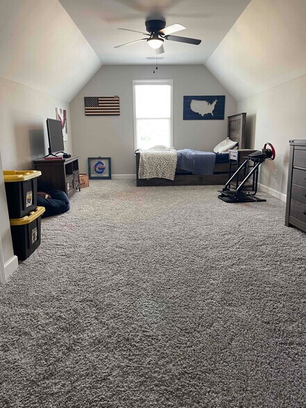 Building Photo - 5220 Thruway Rd