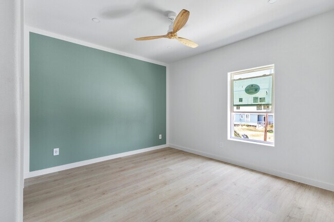 Building Photo - 1325 35th St