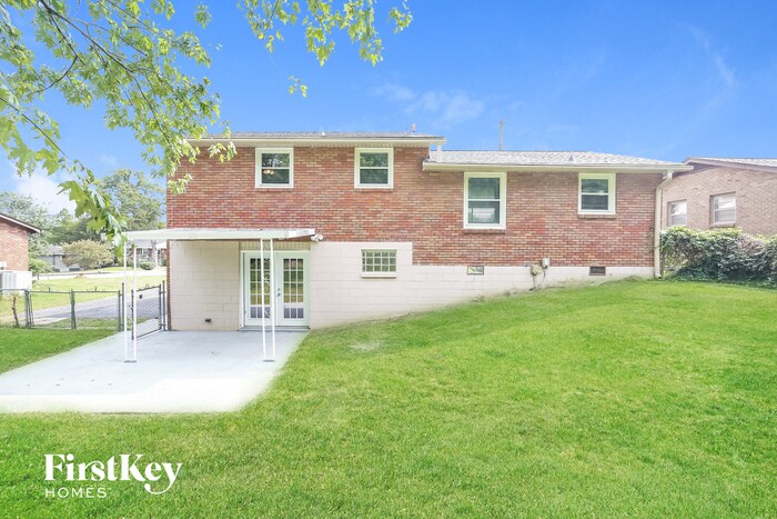 Building Photo - 3710 Plantation Dr
