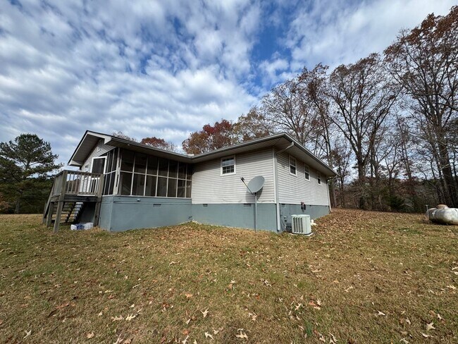 Building Photo - Private 3/2 Country House- $1,595