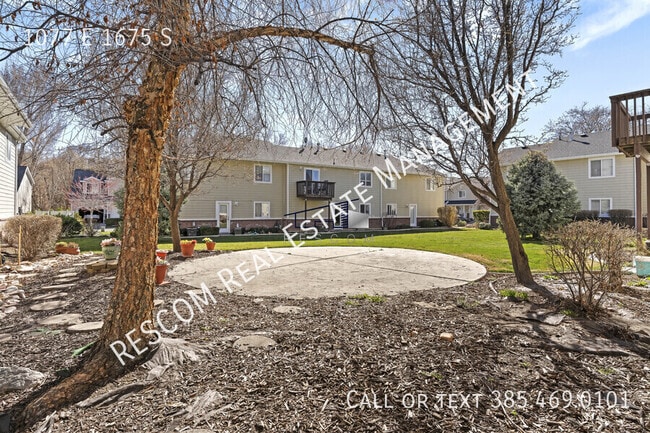 Building Photo - 1077 1675 S