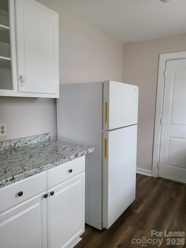 Building Photo - 1844 Academy St