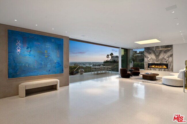 Building Photo - 1430 Sunset Plaza Dr