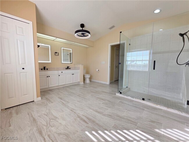 Building Photo - 1625 N Gator Cir