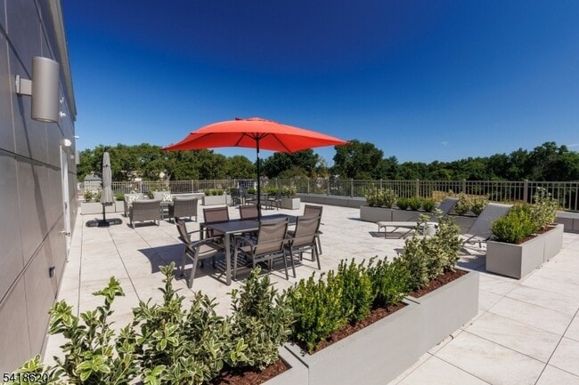 Building Photo - 1181 Morris Ave