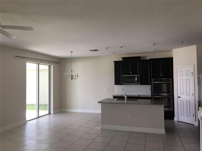 Building Photo - 2510 Sanderling St