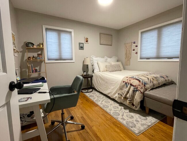 Building Photo - 33 Pilgrim Dr