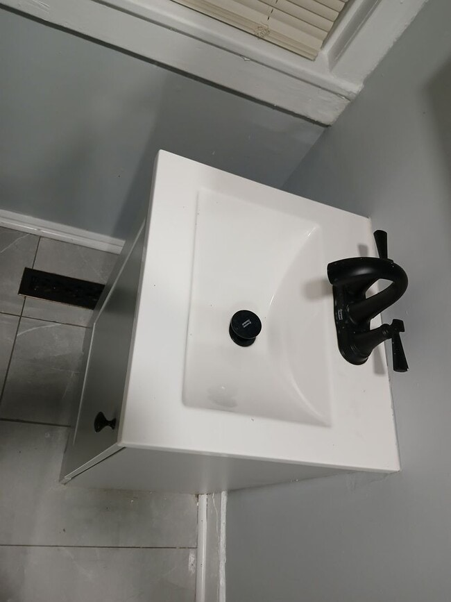 Building Photo - 8 Mangam St