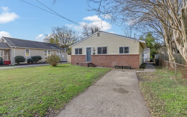 Building Photo - 2827 Grandy Ave