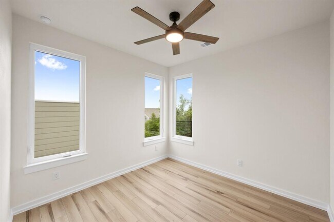 Building Photo - 2309 Montopolis Dr