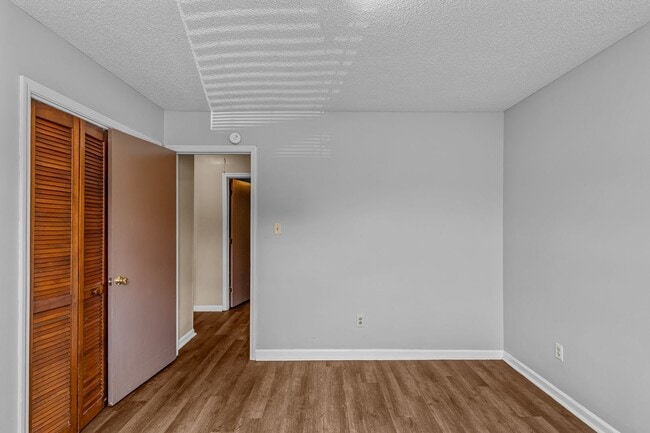 Building Photo - 2 Bedroom, 2 Bathroom Home