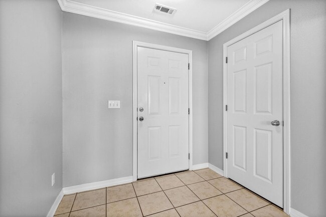 Building Photo - Beautiful Spacious Home w/ Community Clubhouse and Pool!