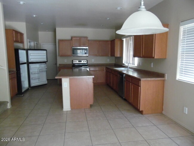 Building Photo - 8472 W Lewis Ave