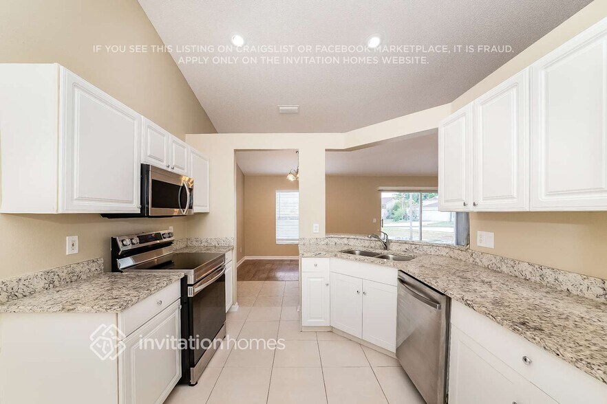 Building Photo - 4635 Sanibel Way