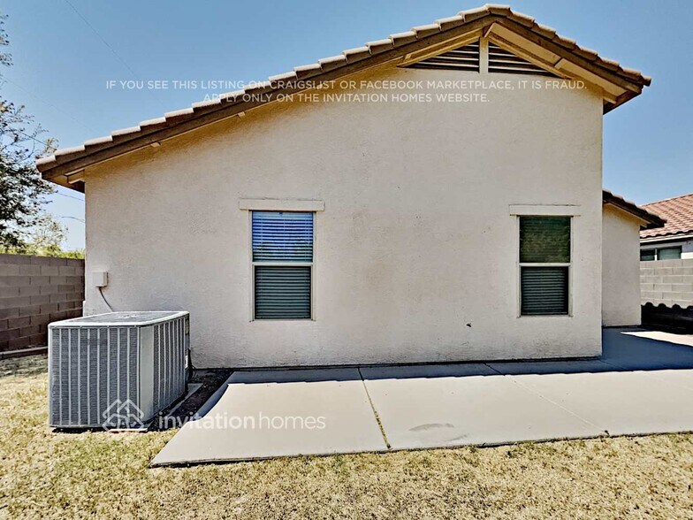 Building Photo - 11219 E Quicksilver Ave