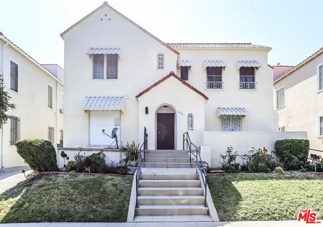 Building Photo - 635 N Plymouth Blvd