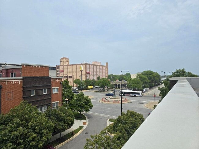 Building Photo - 353 E Eastgate Pl