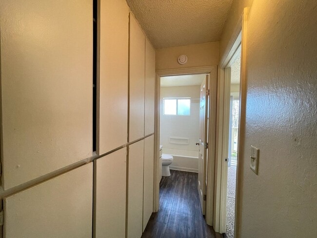 Building Photo - Downstairs 1-Bedroom Apartment, Private Patio, New Carpet & On-Site Laundry