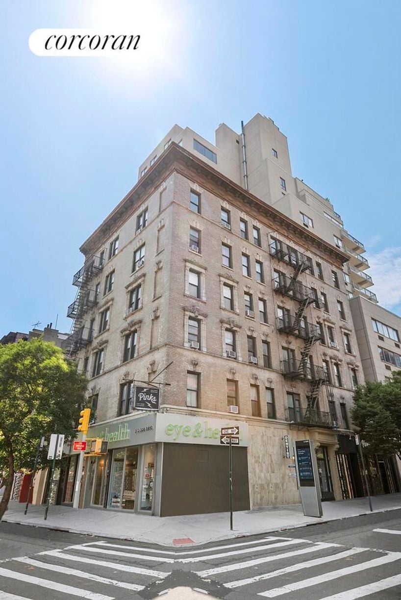 Building Photo - 242 E 10th St