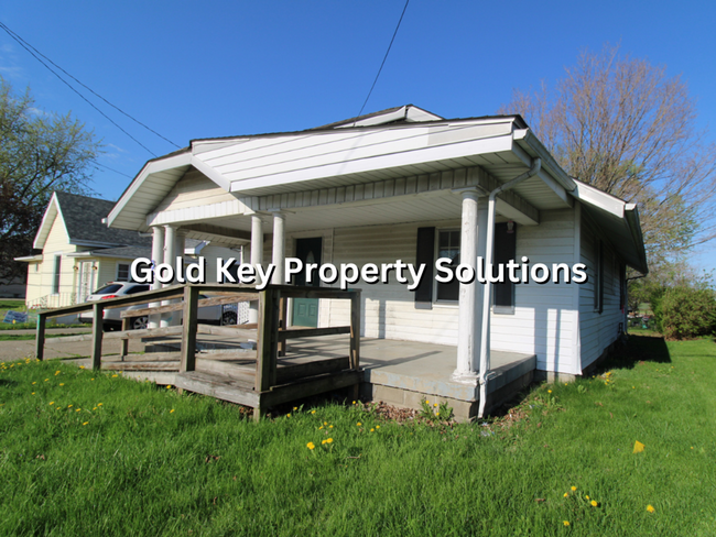 Building Photo - Beautifully Updated 2 BR 1 BA House with B...