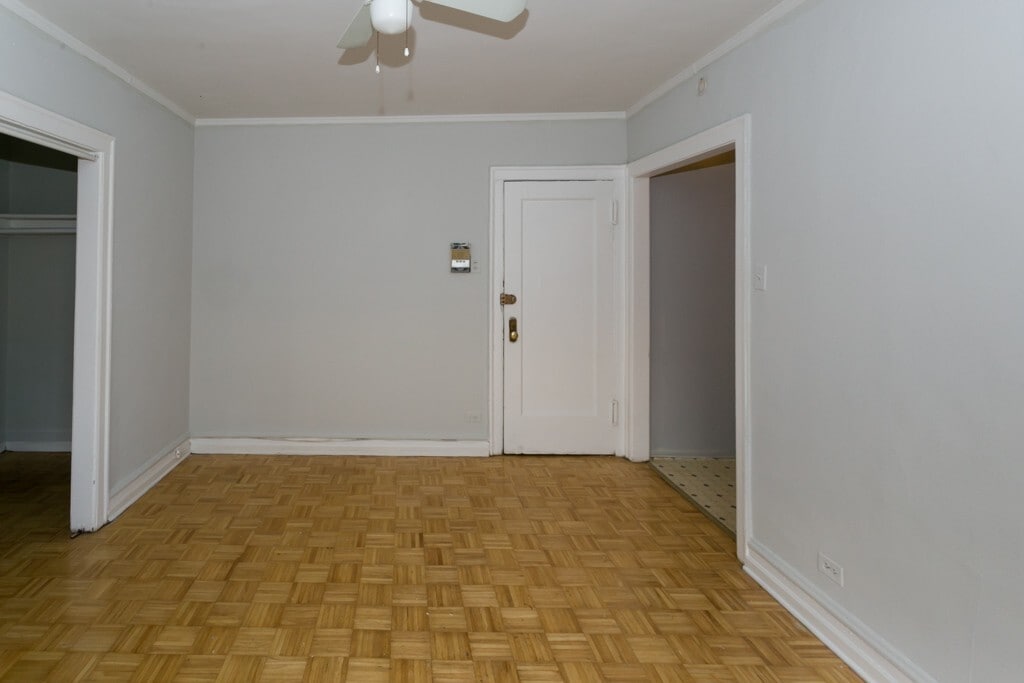 Building Photo - 716 W Belmont