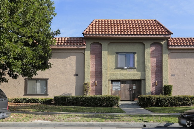 Building Photo - 14509 Rosecrans Ave