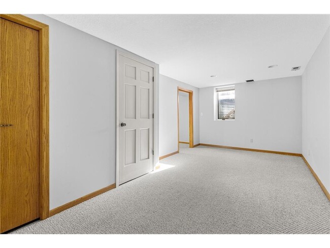 Building Photo - 16405 13th Ave N