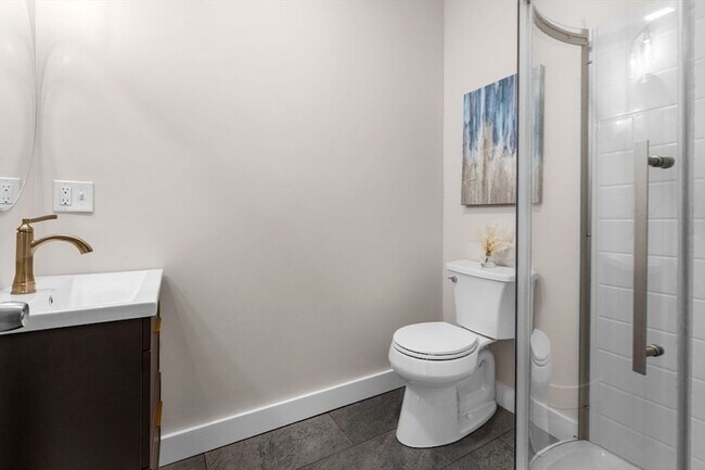 Building Photo - 362 Silver St