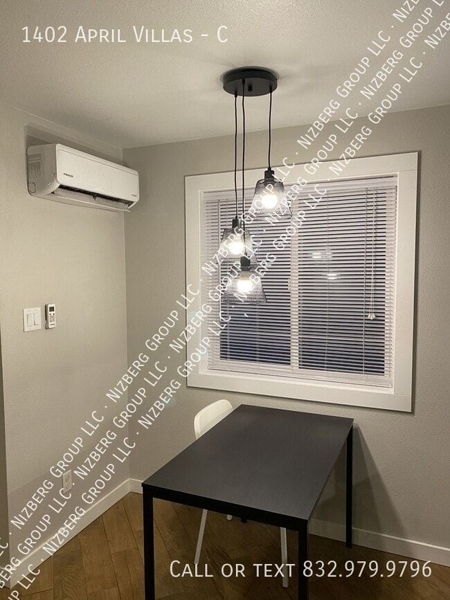 Building Photo - 1402 April Villas