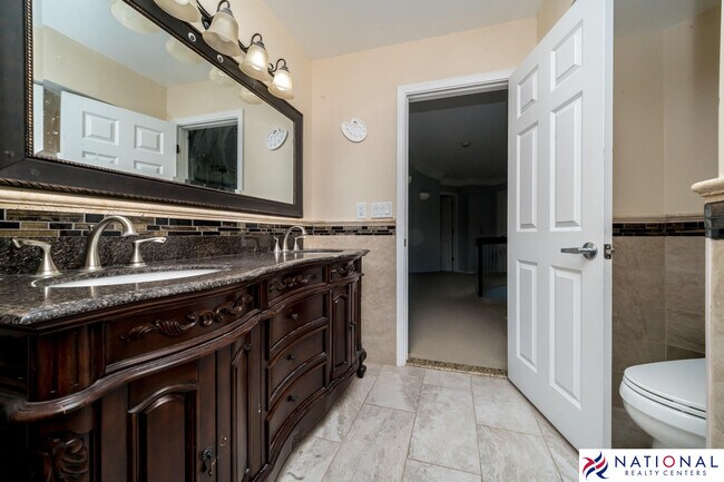 Building Photo - 37709 Glengrove Dr