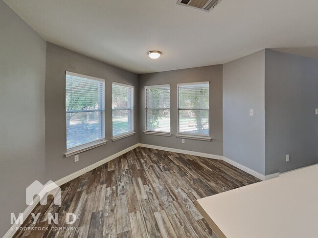 Building Photo - 904 Swallow Ridge Cove