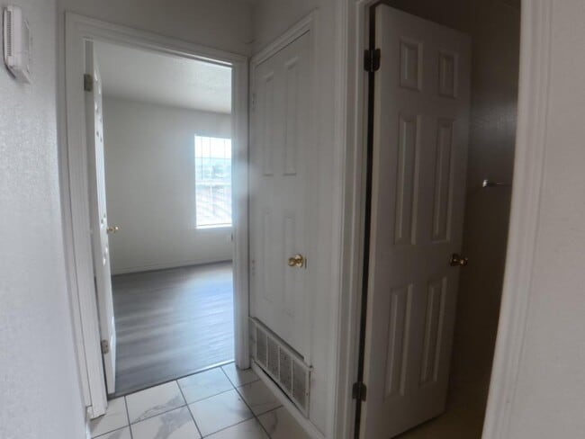 Building Photo - 4908 Topsey Dr