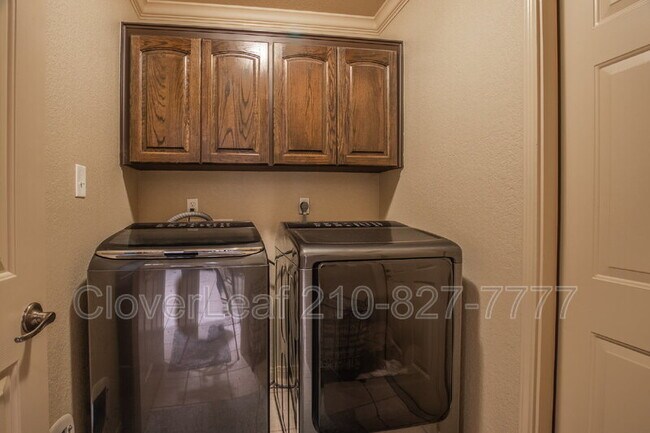 Building Photo - 1409 Azalea Ln