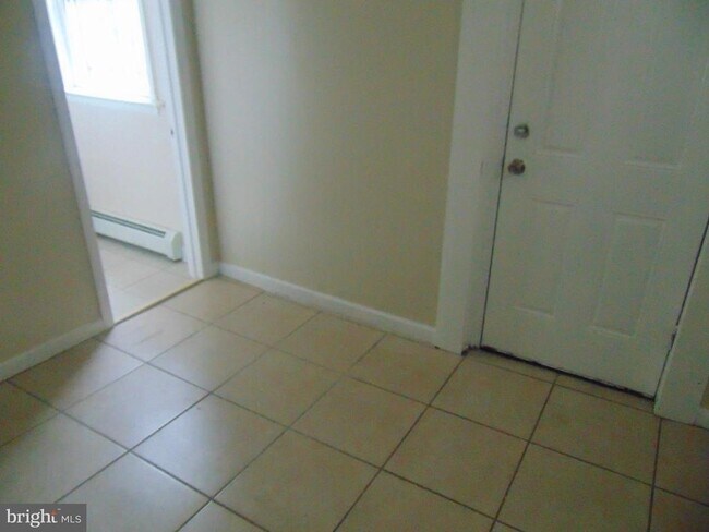 Building Photo - 712 S 5th St