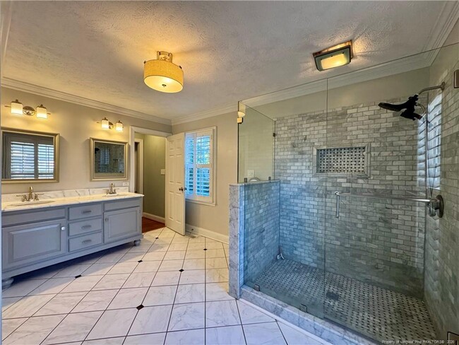 Building Photo - 2723 Huntington Rd