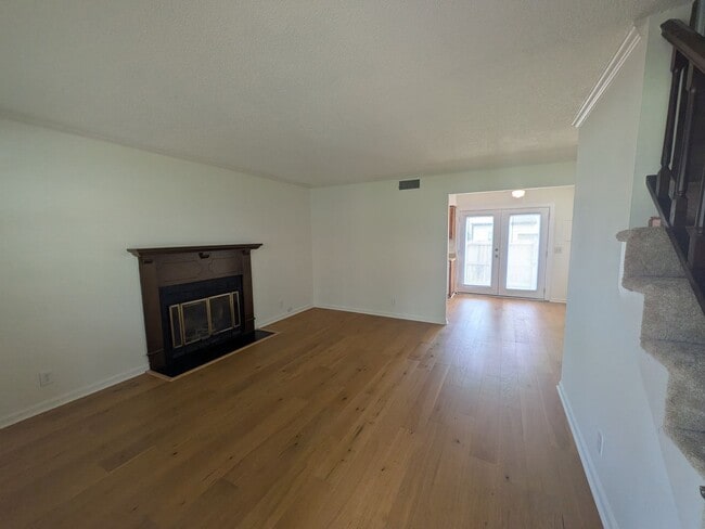 Building Photo - 1107 Quail Ct W