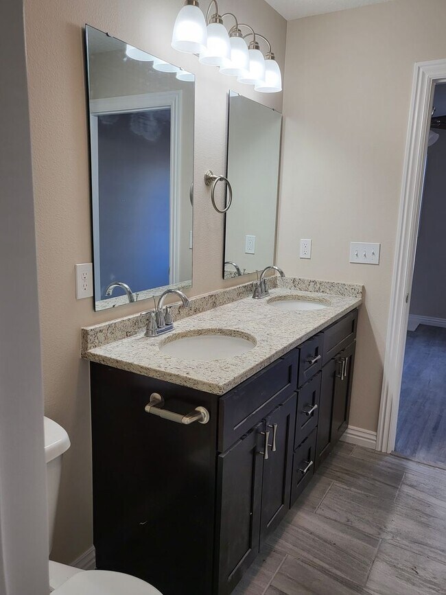 Building Photo - 3 bedroom, 2 bath house in Webb City!