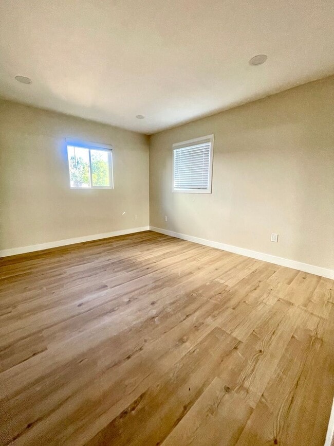 Building Photo - Newly renovated 3bd