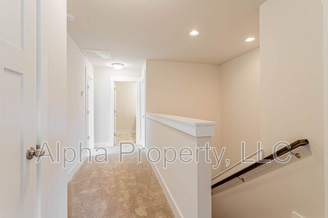 Building Photo - 211 Green River Way